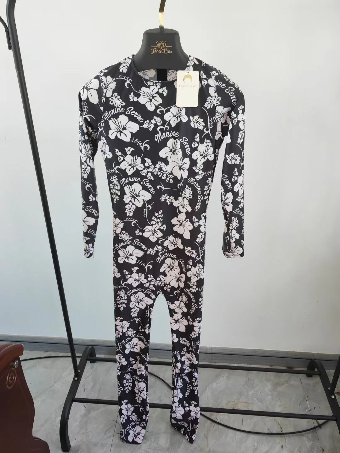 2025 New Womens Moon Print Tight Fitting Conservative Slim Fit Long Sleeved Round Neck Jumpsuit